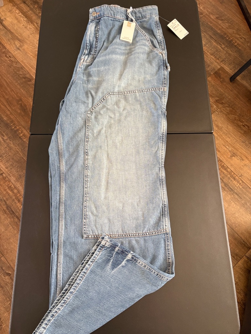 Good American Relaxed Flare Jeans in Light Blue Denim - Picture 3 of 6